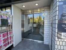 オフィスビル出入口