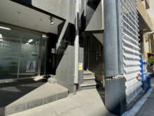 オフィスビル出入口