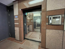 オフィスビル出入口