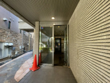 オフィスビル出入り口