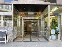 オフィスビル出入口