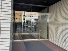 オフィスビル出入口