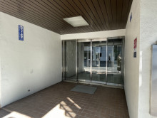 オフィスビル出入口