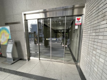 オフィスビル出入口