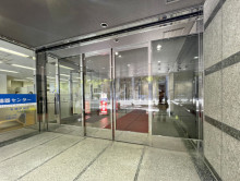 オフィスビル出入口