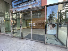 オフィスビル出入口