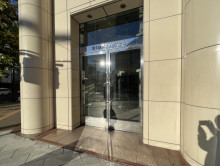 オフィスビル出入口