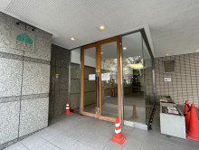 オフィスビル出入口