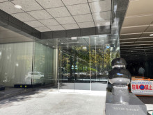 オフィスビル出入口