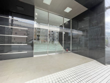 オフィスビル出入口