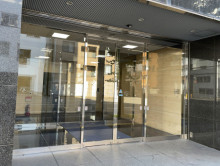 オフィスビル出入口