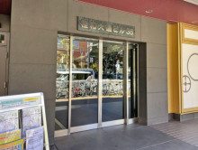 オフィスビル出入口