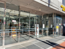 オフィスビル出入口