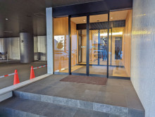 オフィスビル出入口