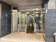 オフィスビル出入口