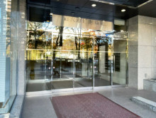 オフィスビル出入口