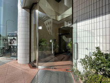 オフィスビル出入口