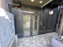 オフィスビル出入口