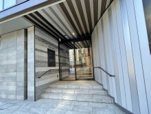 オフィスビル出入口