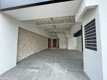 オフィスビル出入口