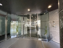 オフィスビル出入口