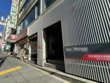 オフィスビル出入口