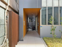 オフィスビル出入り口