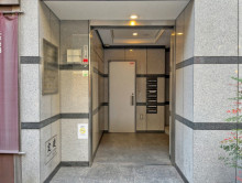 オフィスビル出入り口