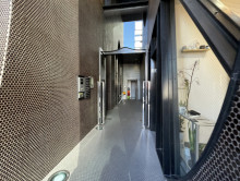 オフィスビル出入口