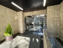 オフィスビル出入口