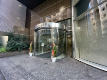 オフィスビル出入口