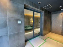 オフィスビル出入口