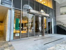 オフィスビル出入口