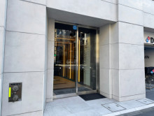 オフィスビル出入口