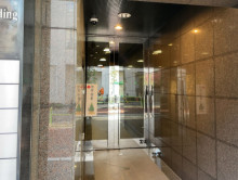 オフィスビル出入口