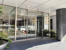 オフィスビル出入口