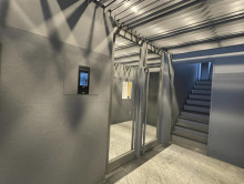 オフィスビル出入口