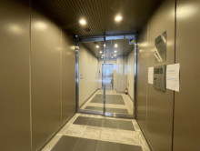 オフィスビル出入口