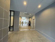 オフィスビル出入口