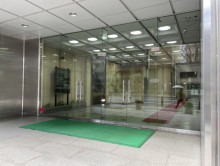 オフィスビル出入口