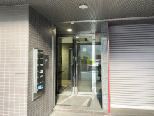 オフィスビル出入口