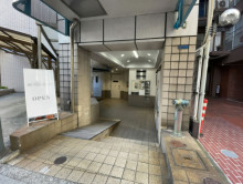 オフィスビル出入口