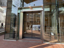 オフィスビル出入口