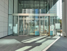 オフィスビル出入口