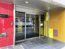 オフィスビル出入口