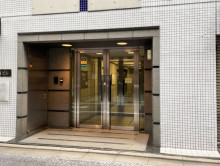 オフィスビル出入口