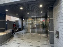 オフィスビル出入口