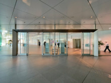 オフィスビル出入口