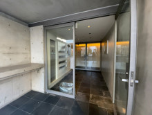 オフィスビル出入口