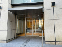 オフィスビル出入口